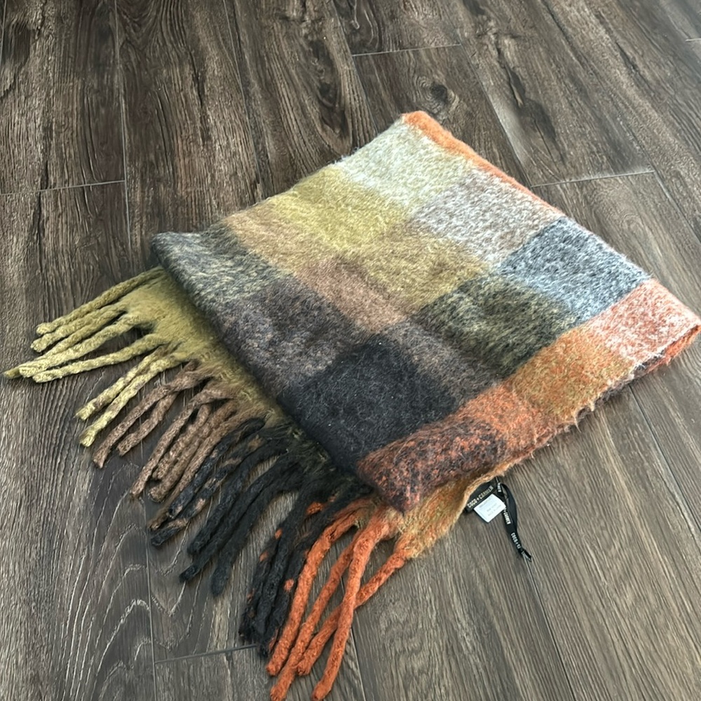 New with Tags Coco + Carmen Scarf